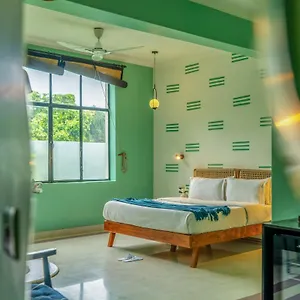 Minimalist One Hauz Khas Village *** Nova Deli