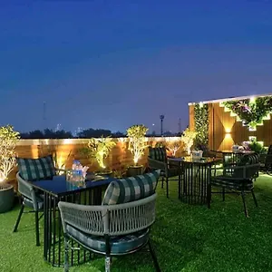 Hanuwant Place - 3 Minutes By Walk Aerocity Metro Station Hotel
