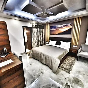 Hotel Aerocity Purple Orchid, New Delhi